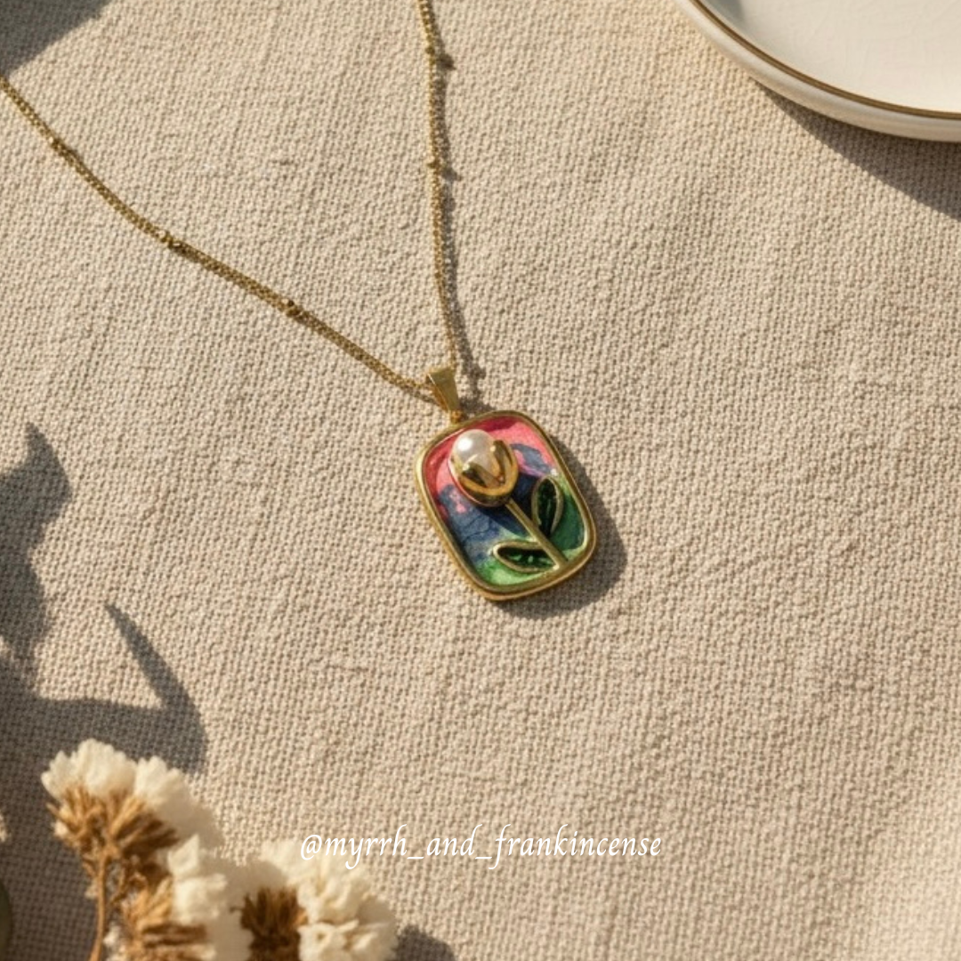 Blossom Resin Necklace | 18K Gold Plated