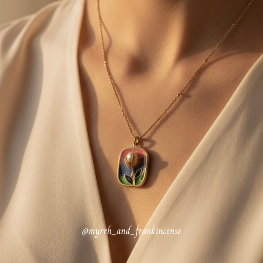 Blossom Resin Necklace | 18K Gold Plated